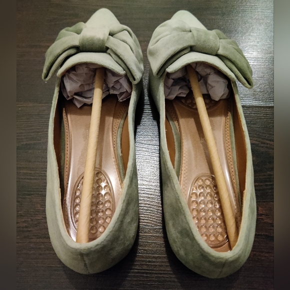 ASOS light green bowtie flats - Picture 3 of 3